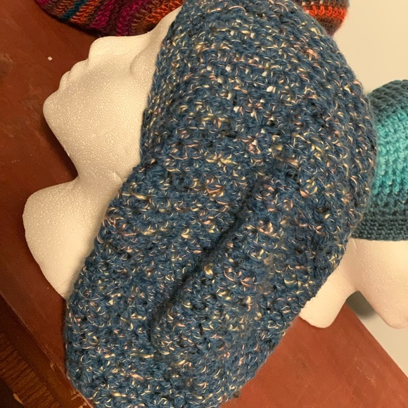 Slouchie in Wedgewood - Picture 3 of 7